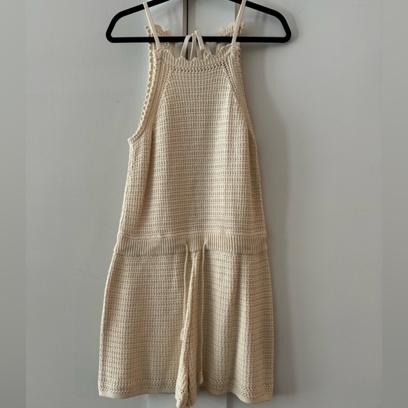 Universal threads cream romper, size medium - Picture 1 of 3